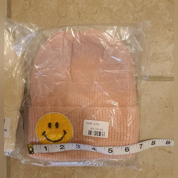 New Bundle of 2 Knit Ribbed Smiley Face Hat Beanies, Cream & Light Pink y2k - Picture 5 of 6